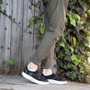 MEN'S OOMG LOW SHOE - WHITE & BLACK